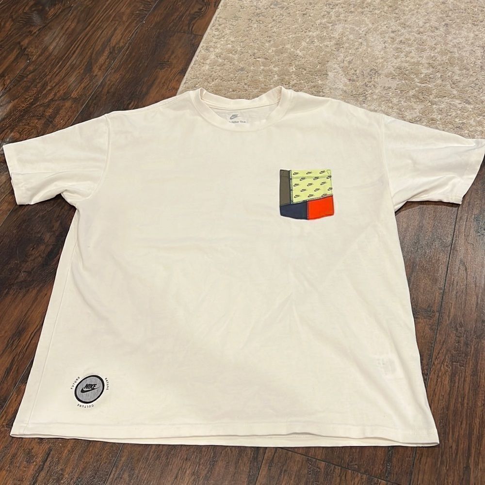 NIKE
Sportswear Patchwork pocket thick tee size L in EUC